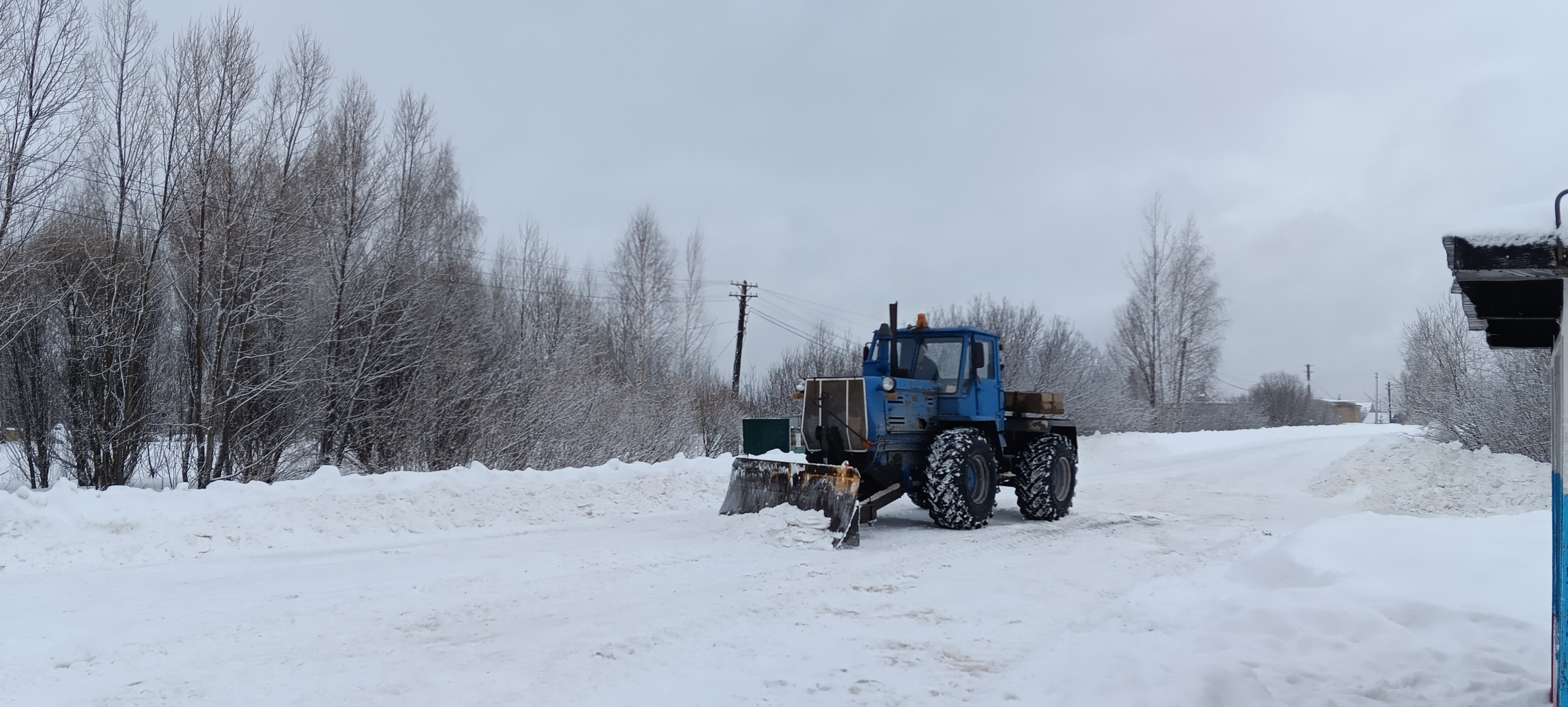 Расчистка дорог от снега.