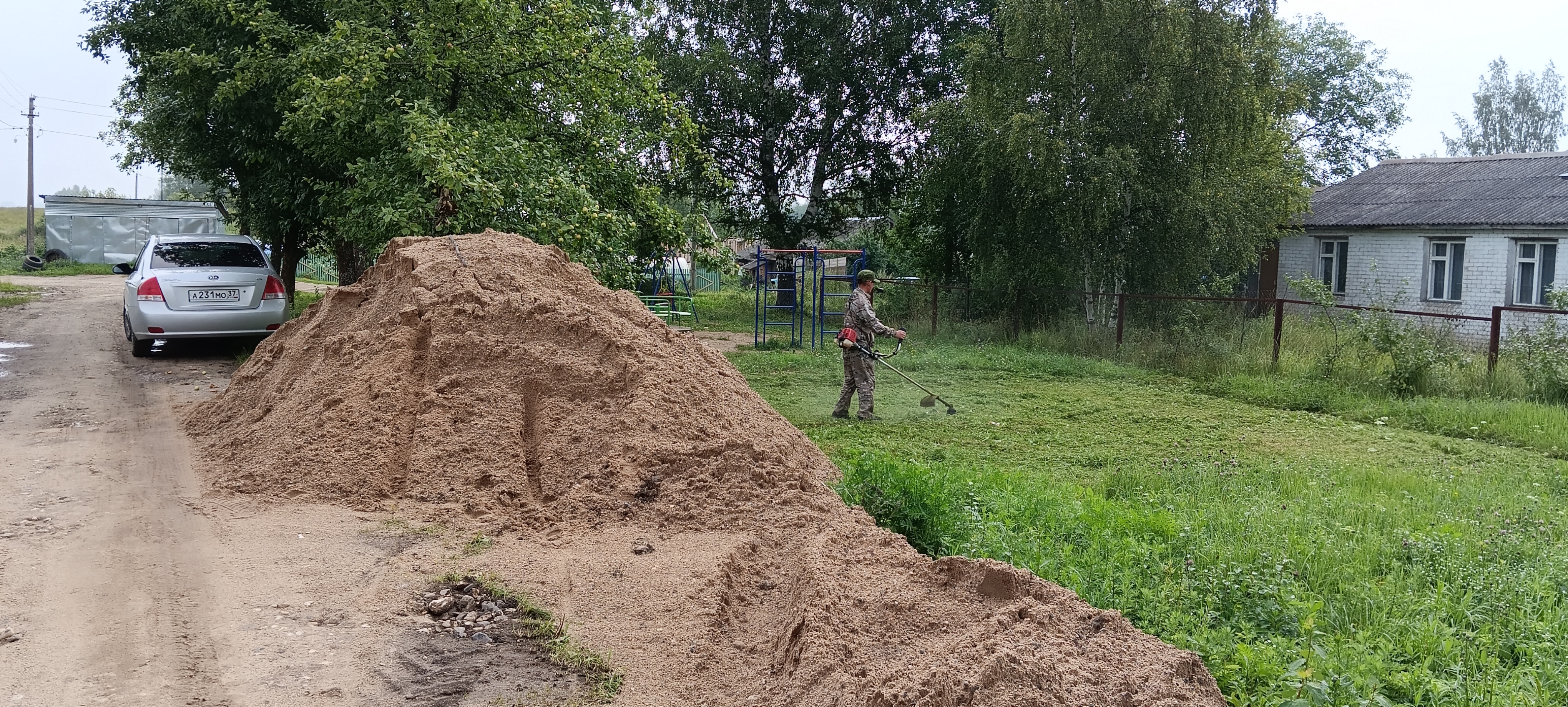 Начало работ по реализации проекта Благоустройство общественной территории: установка спортивной площадки по адресу: Ивановская область, Вичугский район, с. Золотилово, д. № 79.