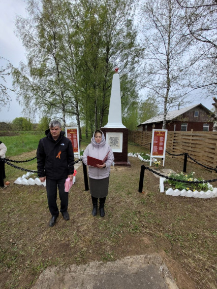 Возложение венков к обелискам 9 мая на территории Октябрьского сельского поселения.